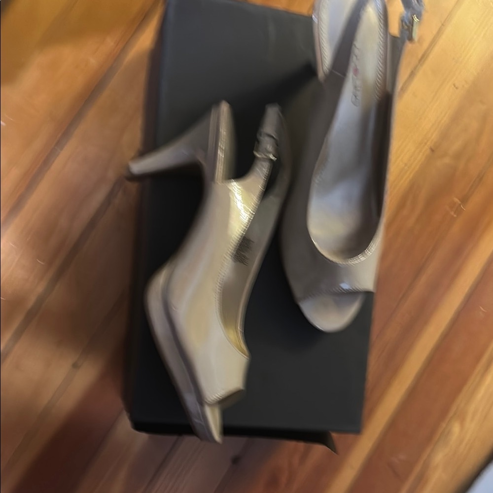 Bandolino Tan Slingback Heels Peep Toe - Picture 8 of 9